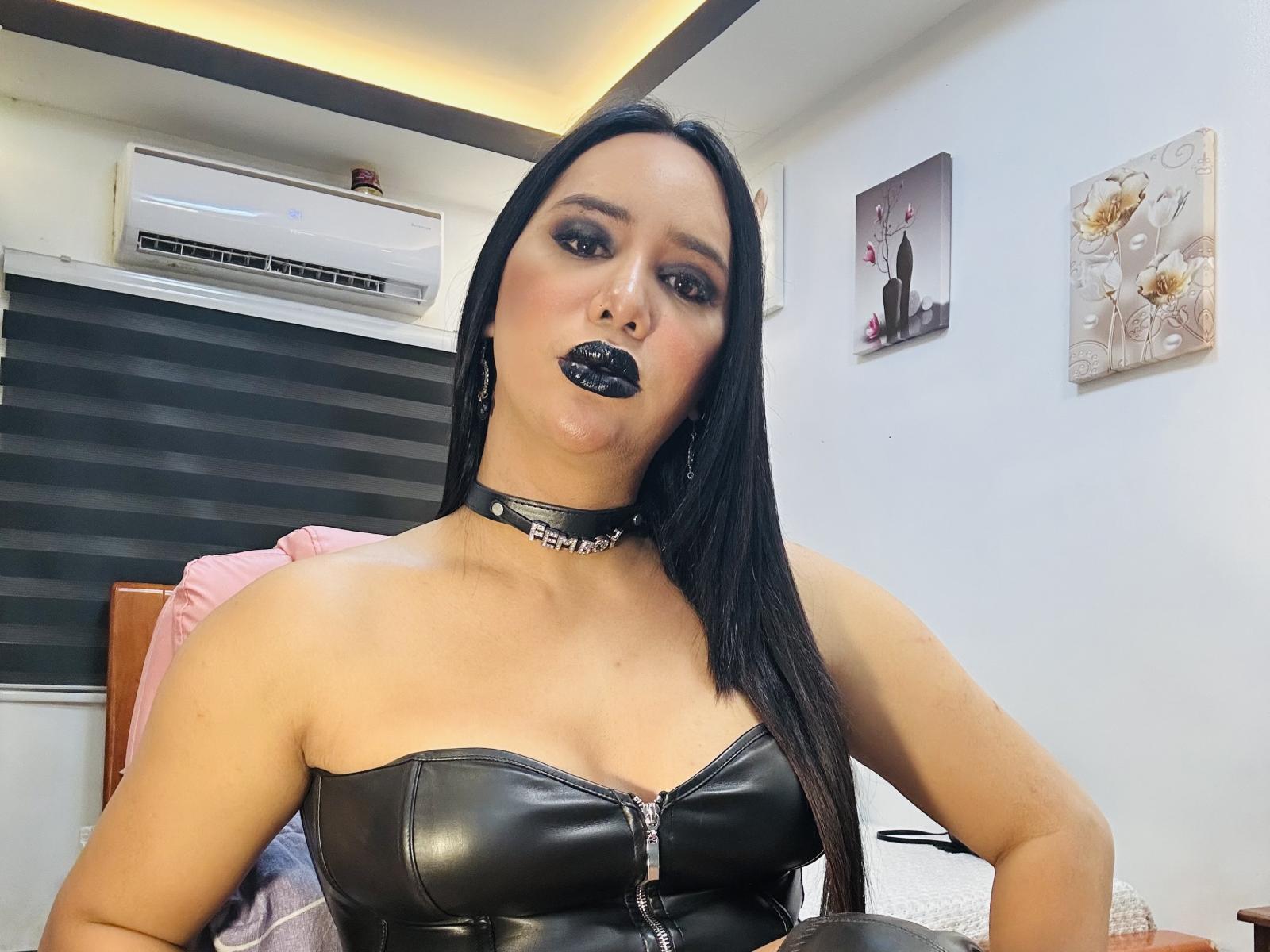 DominantGoddess — live cam photo 1