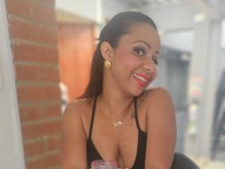 AlondraMonique Webcam Porno Live - Photo 16/21