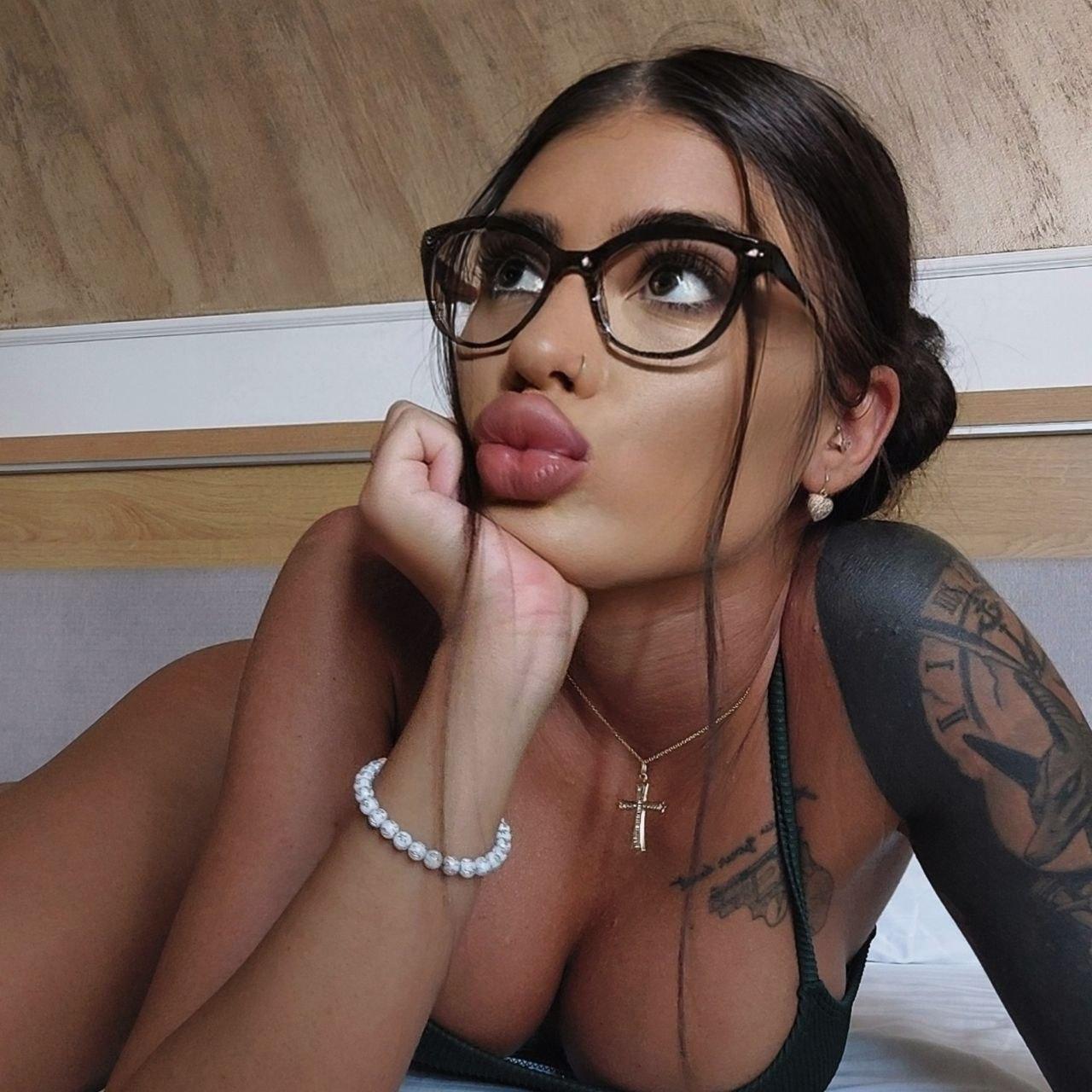 webcam model DariaAmaris from XloveCam webcam model DariaAmaris from XloveCam