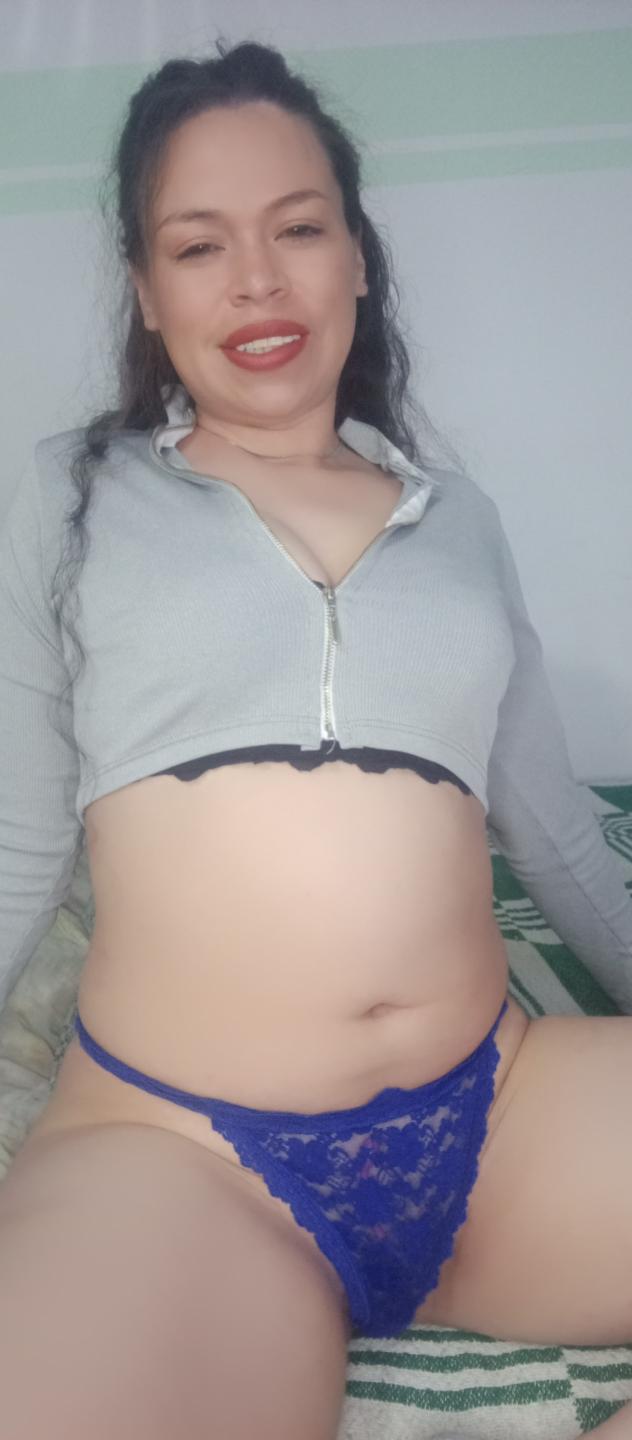 webcam model SandyTatiana from XloveCam webcam model SandyTatiana from XloveCam