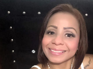 AlondraMonique Webcam Porno Live - Photo 15/21