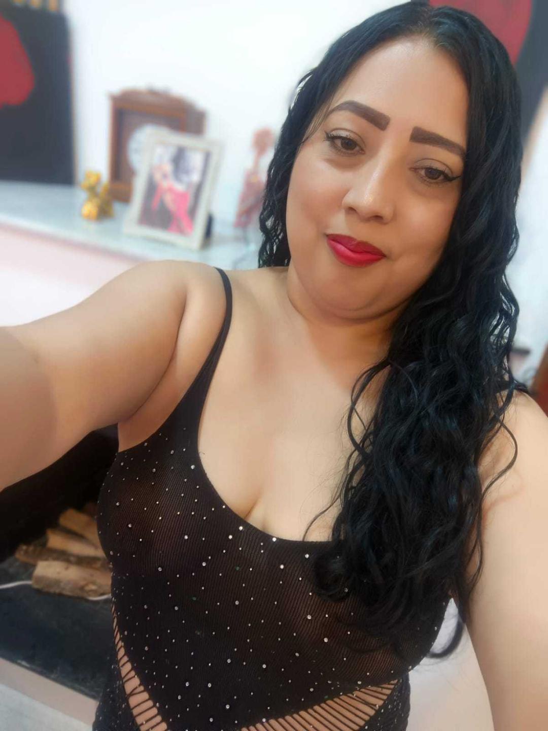 webcam model AmberMoretti from XloveCam webcam model AmberMoretti from XloveCam