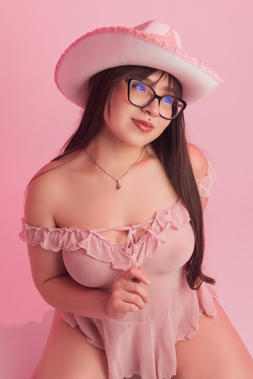 webcam model MadeleynRouse from XloveCam webcam model MadeleynRouse from XloveCam