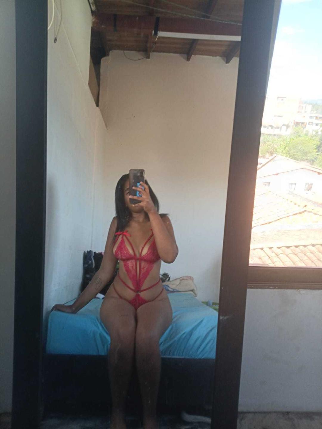 webcam model MiaStClaire from XloveCam webcam model MiaStClaire from XloveCam