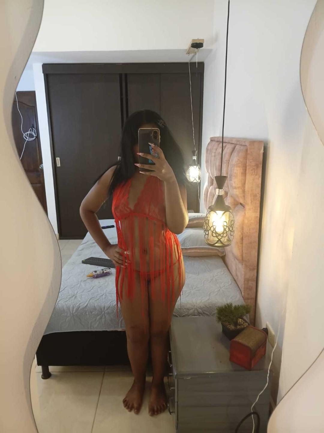 webcam model MiaStClaire from XloveCam webcam model MiaStClaire from XloveCam