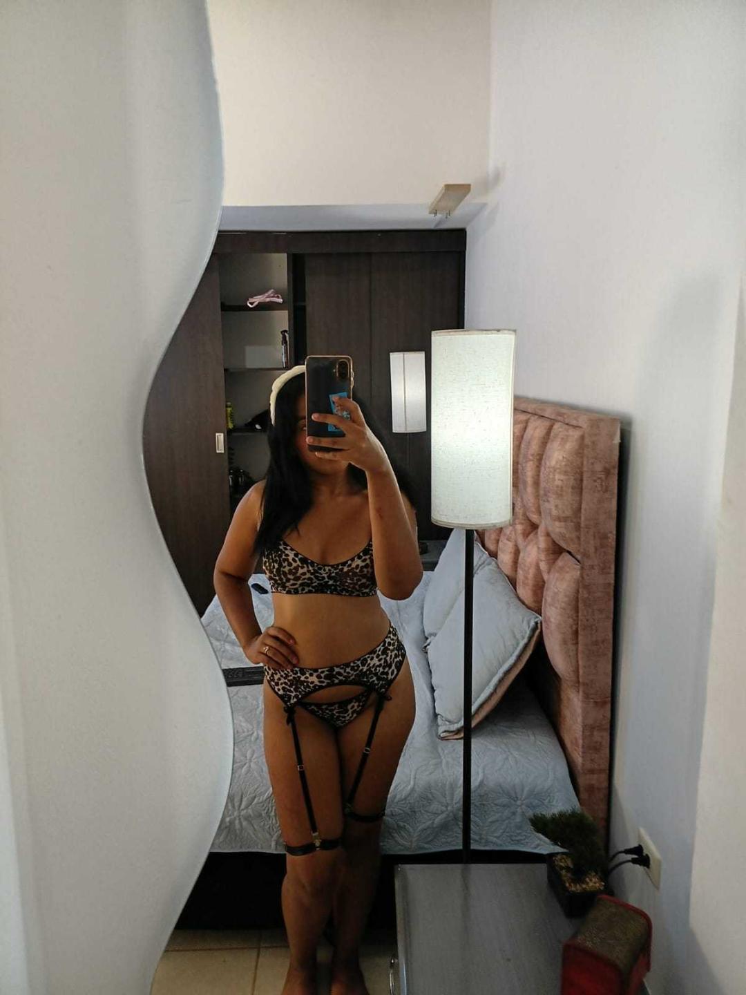 webcam model MiaStClaire from XloveCam webcam model MiaStClaire from XloveCam