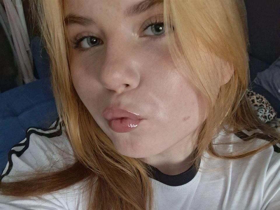AlysiaFillingham — live cam photo 2
