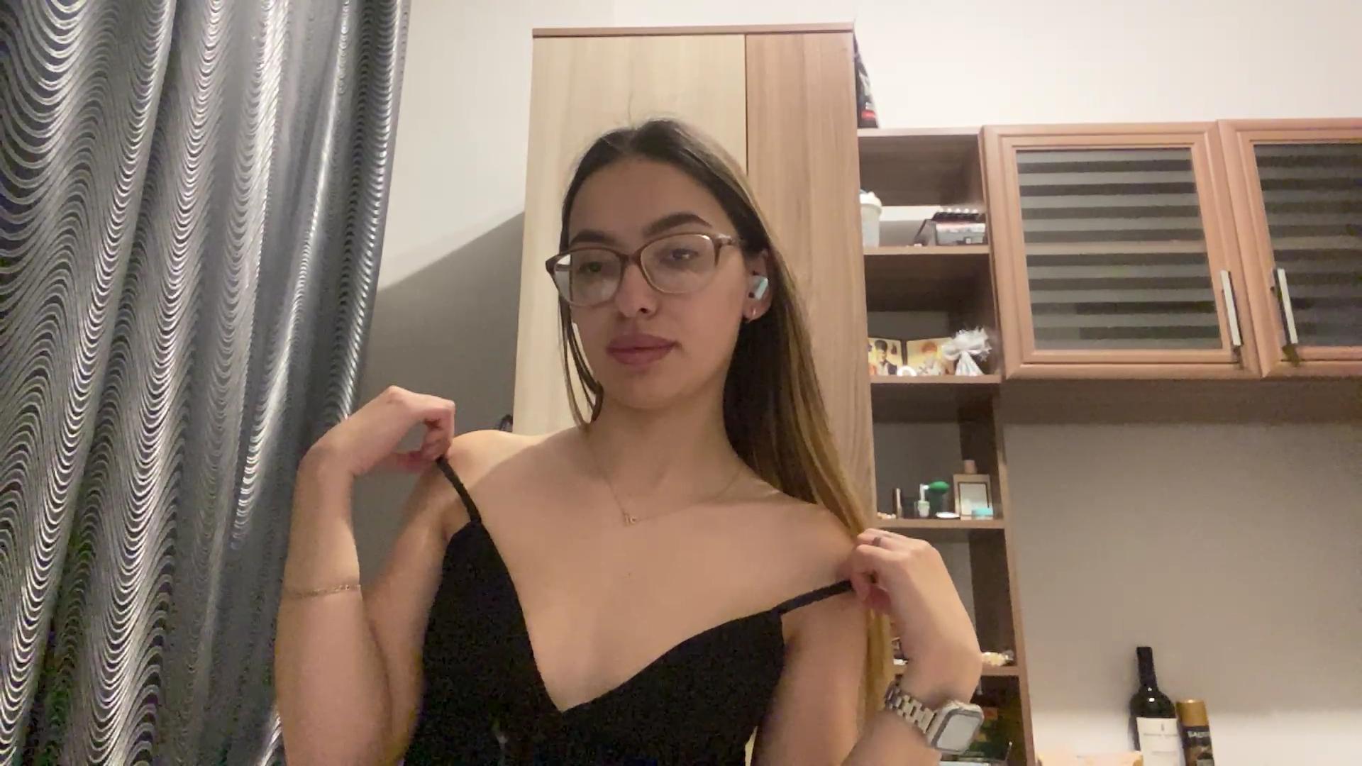 webcam model RaneeDerienzo from XloveCam webcam model RaneeDerienzo from XloveCam