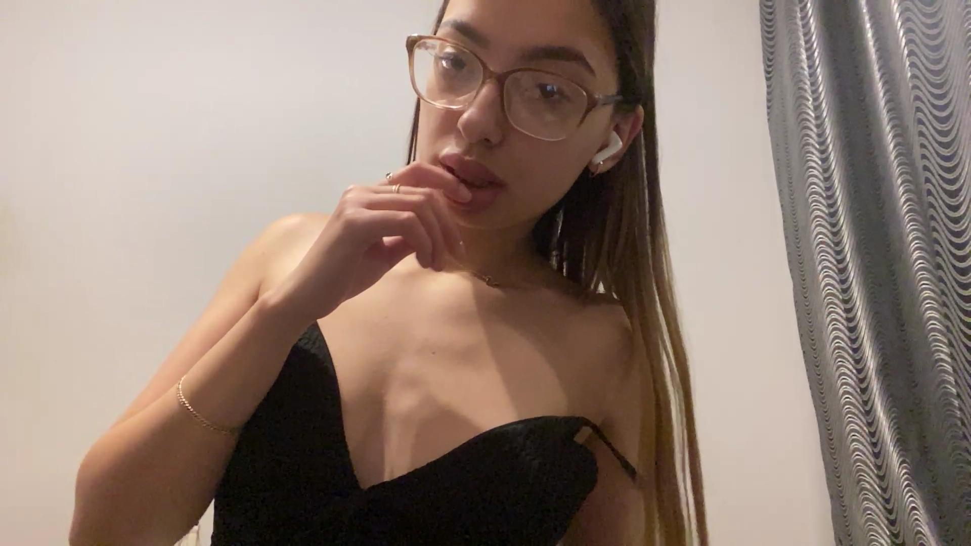 webcam model RaneeDerienzo from XloveCam webcam model RaneeDerienzo from XloveCam