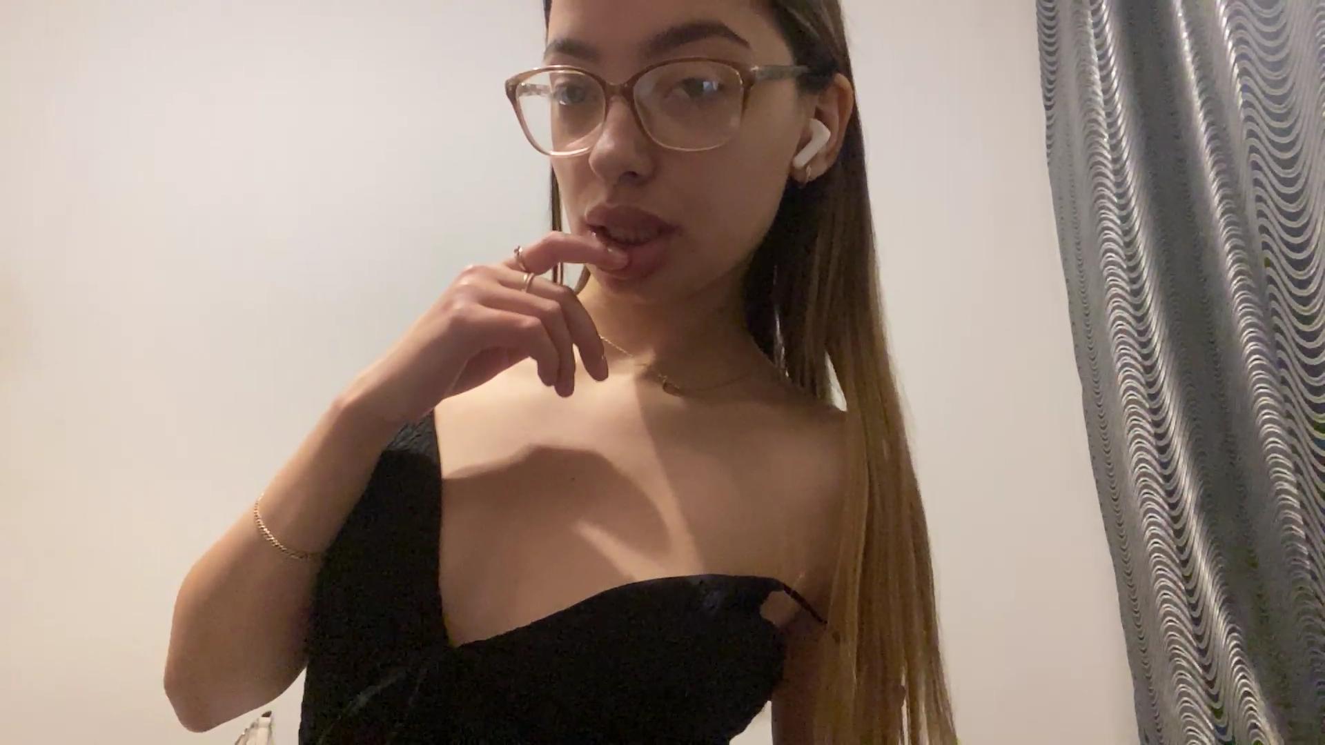 webcam model RaneeDerienzo from XloveCam webcam model RaneeDerienzo from XloveCam