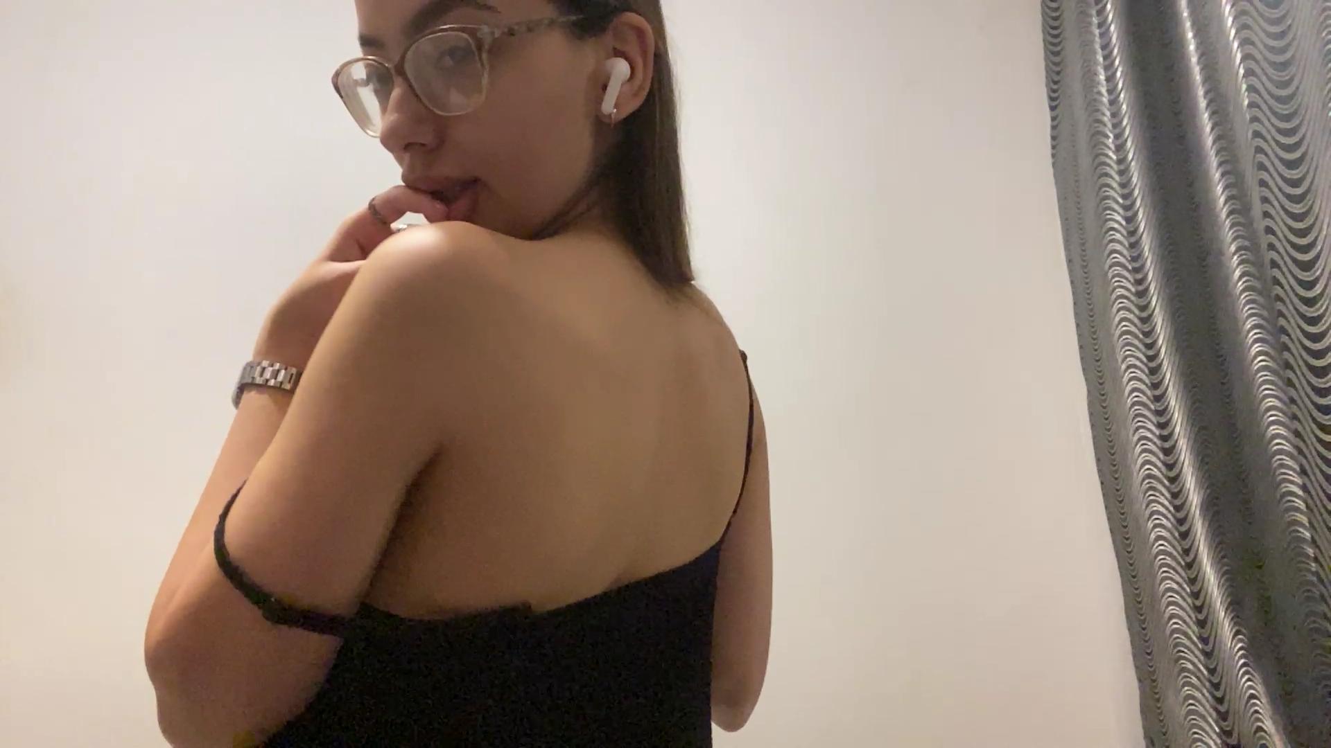 webcam model RaneeDerienzo from XloveCam webcam model RaneeDerienzo from XloveCam