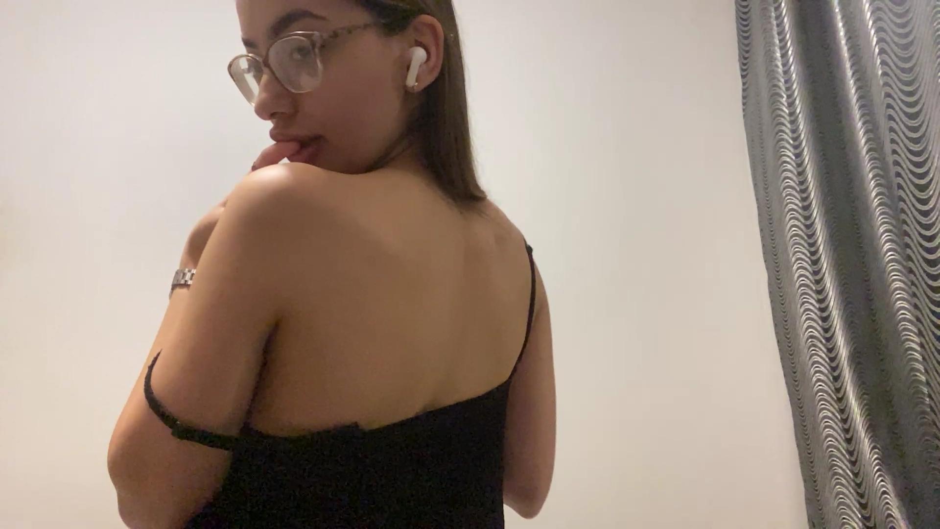 webcam model RaneeDerienzo from XloveCam webcam model RaneeDerienzo from XloveCam
