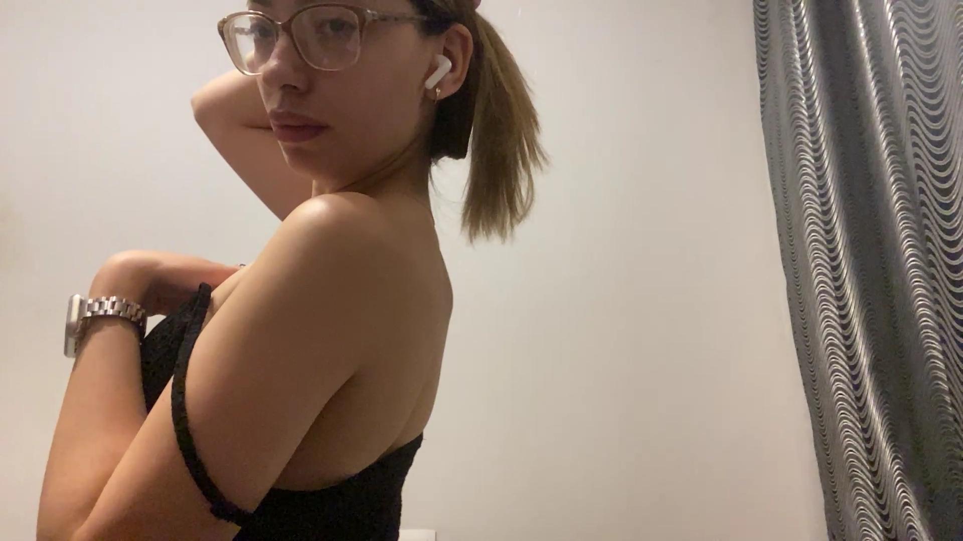 webcam model RaneeDerienzo from XloveCam webcam model RaneeDerienzo from XloveCam