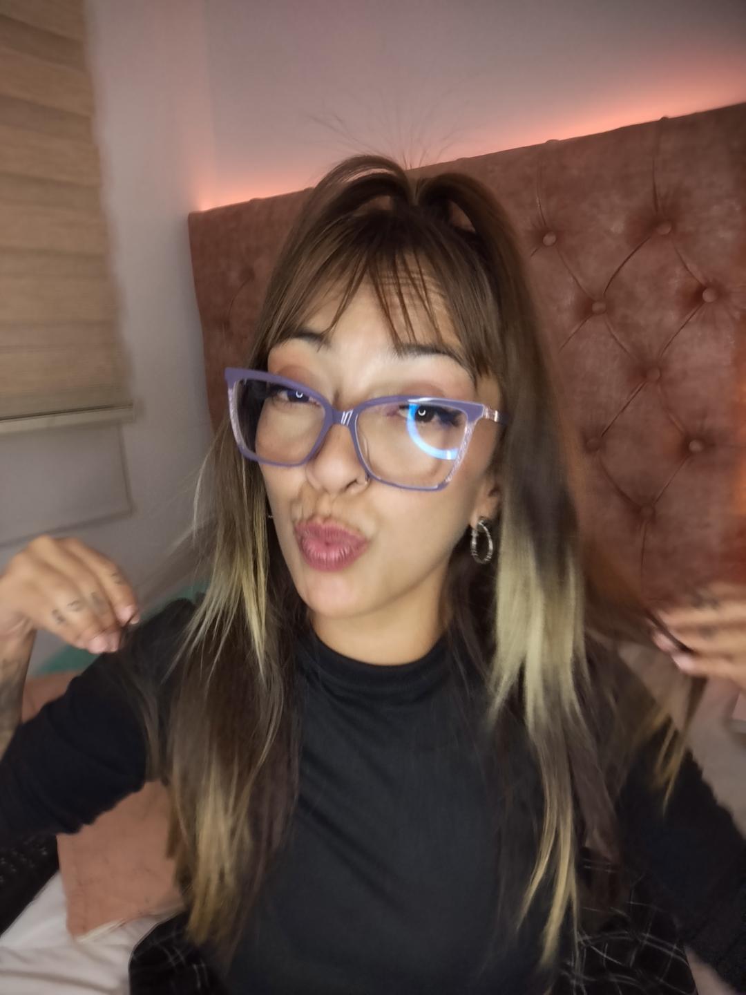 webcam model IsaChaud from XloveCam webcam model IsaChaud from XloveCam
