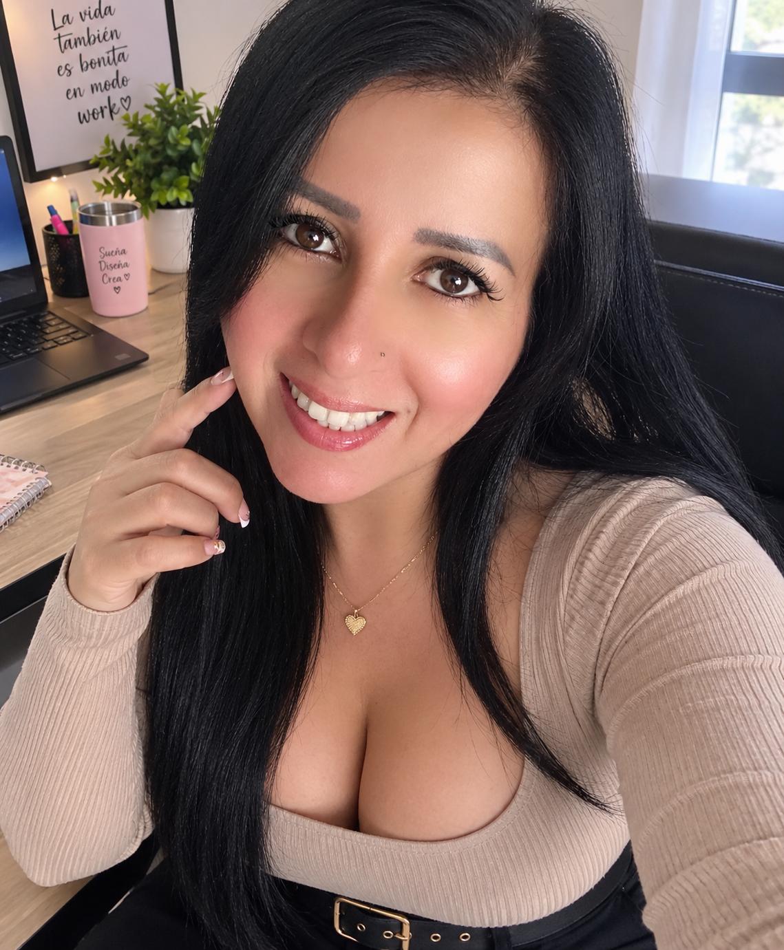 webcam model AgathaBrunner from XloveCam webcam model AgathaBrunner from XloveCam
