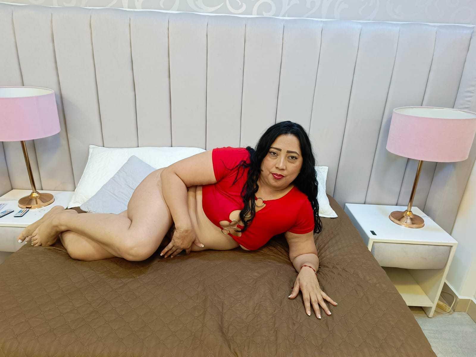 webcam model AmberMoretti from XloveCam webcam model AmberMoretti from XloveCam