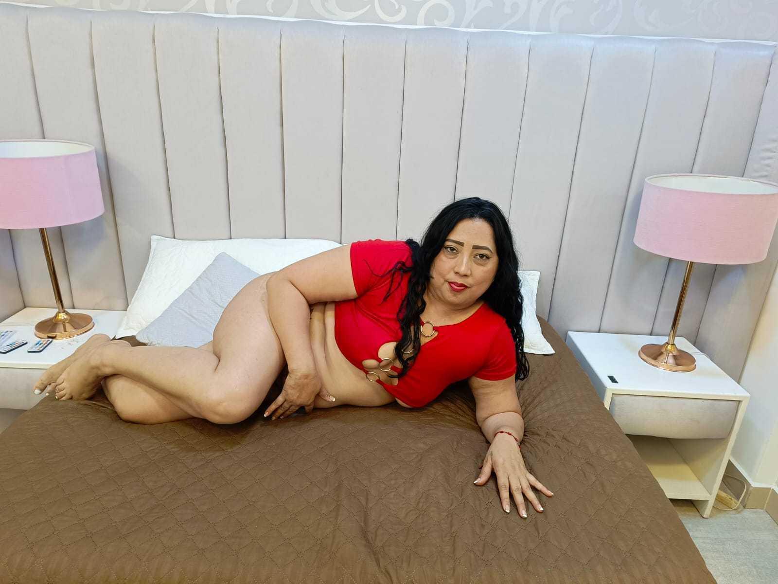 webcam model AmberMoretti from XloveCam webcam model AmberMoretti from XloveCam