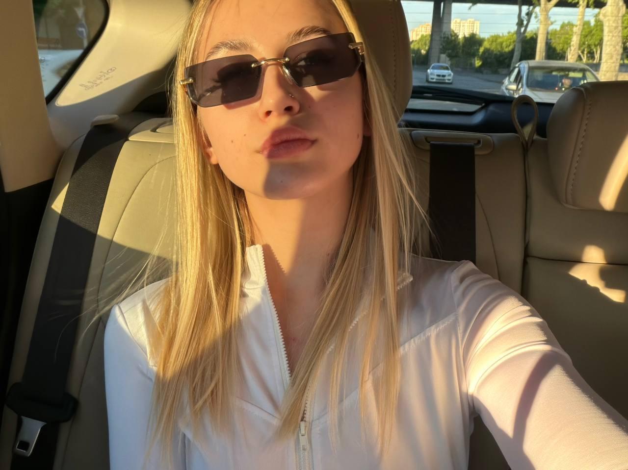 webcam model DustyHodes from XloveCam webcam model DustyHodes from XloveCam