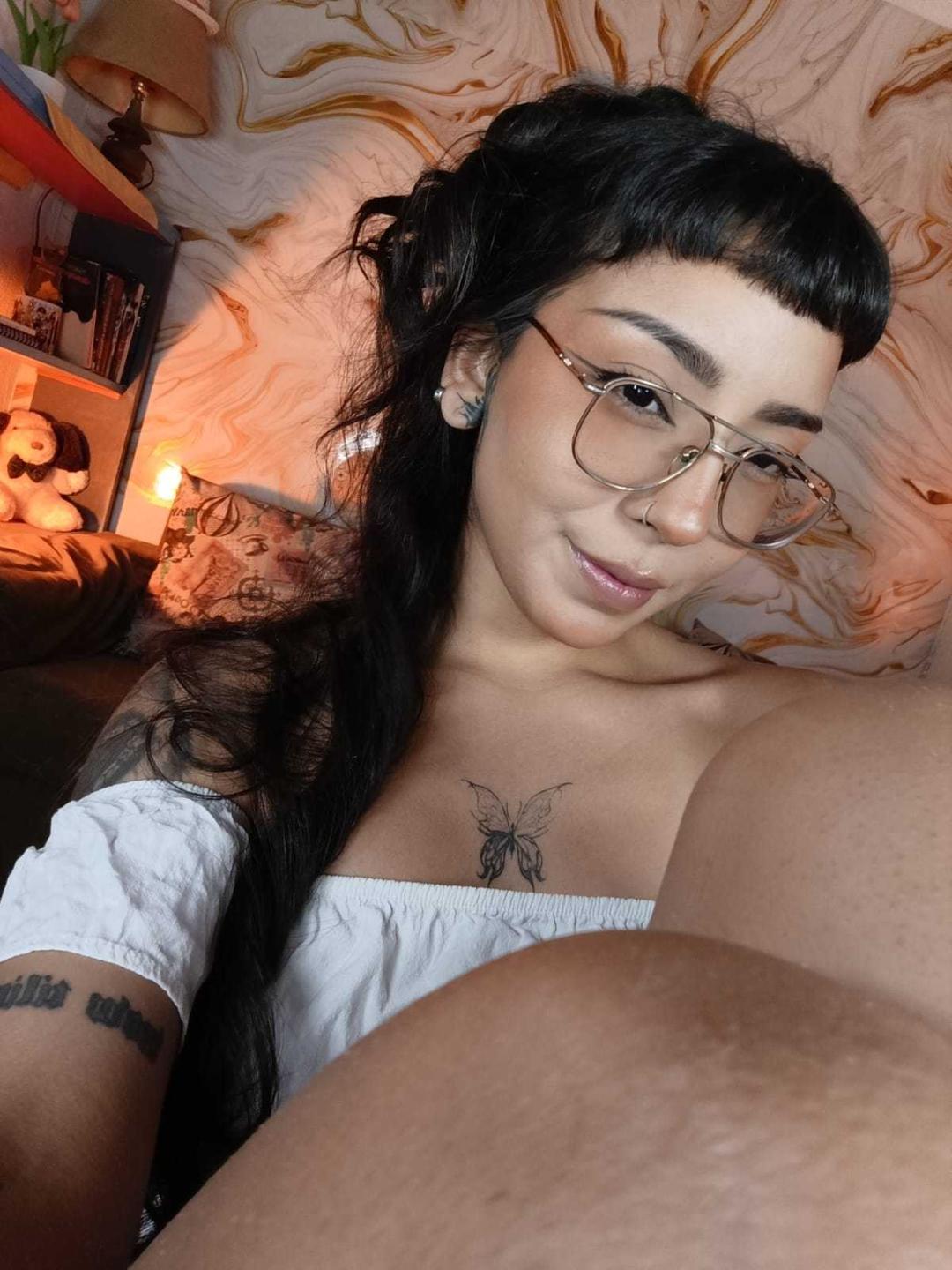 webcam model MilaThorne from XloveCam webcam model MilaThorne from XloveCam