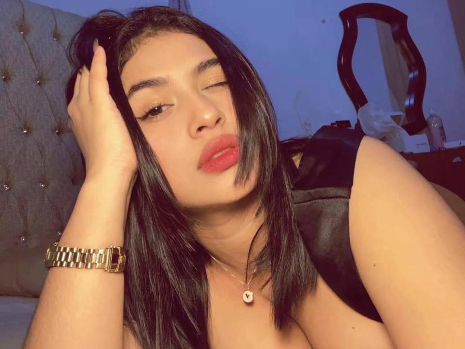 Amaraluxx — live cam photo 1
