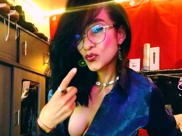 AmelieMartinezO — live cam photo 1