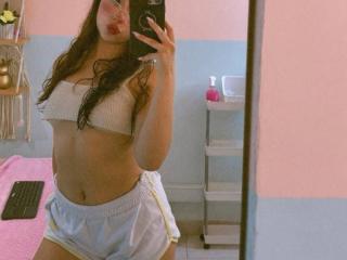 MelanyBlom Hot Liveshows - Photo 16/21