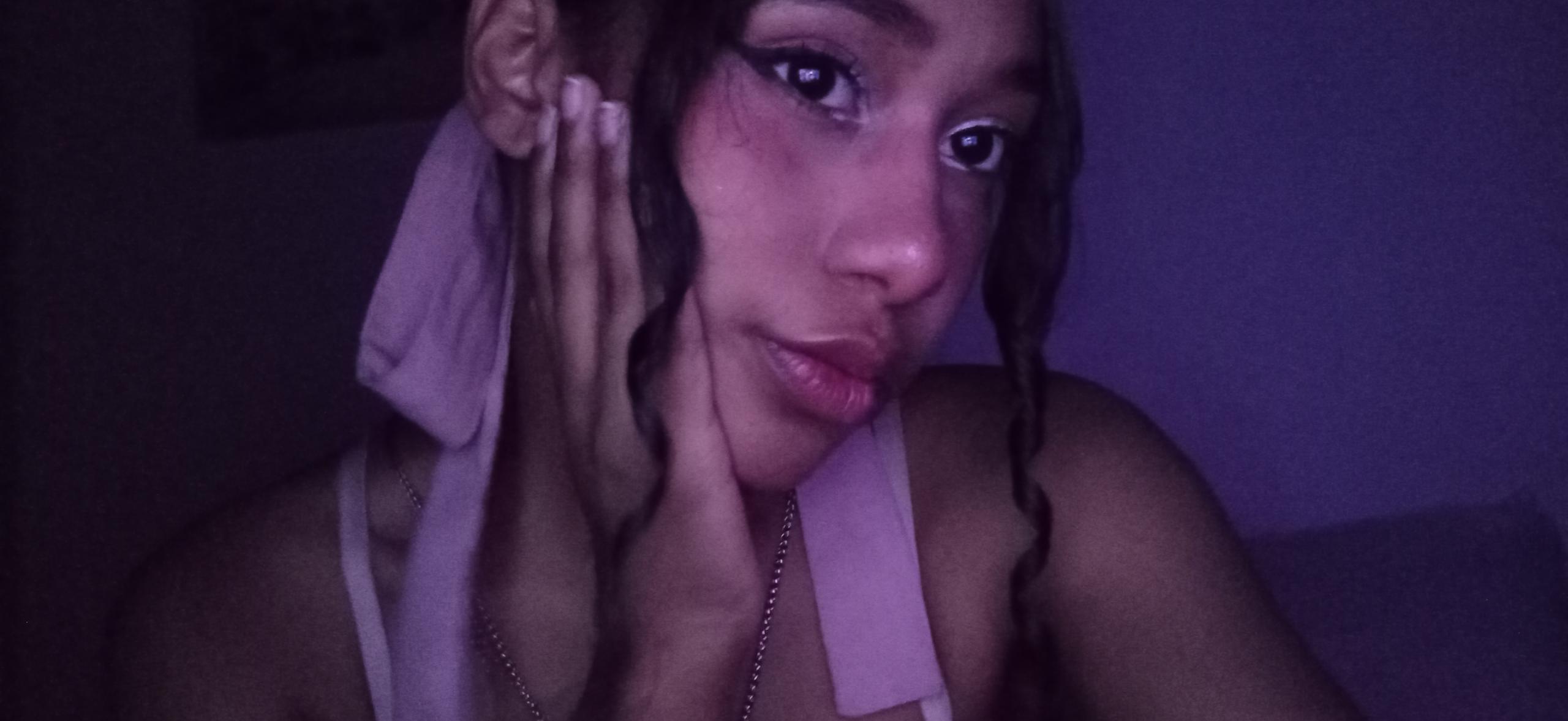 webcam model LovelyConnie from XloveCam webcam model LovelyConnie from XloveCam