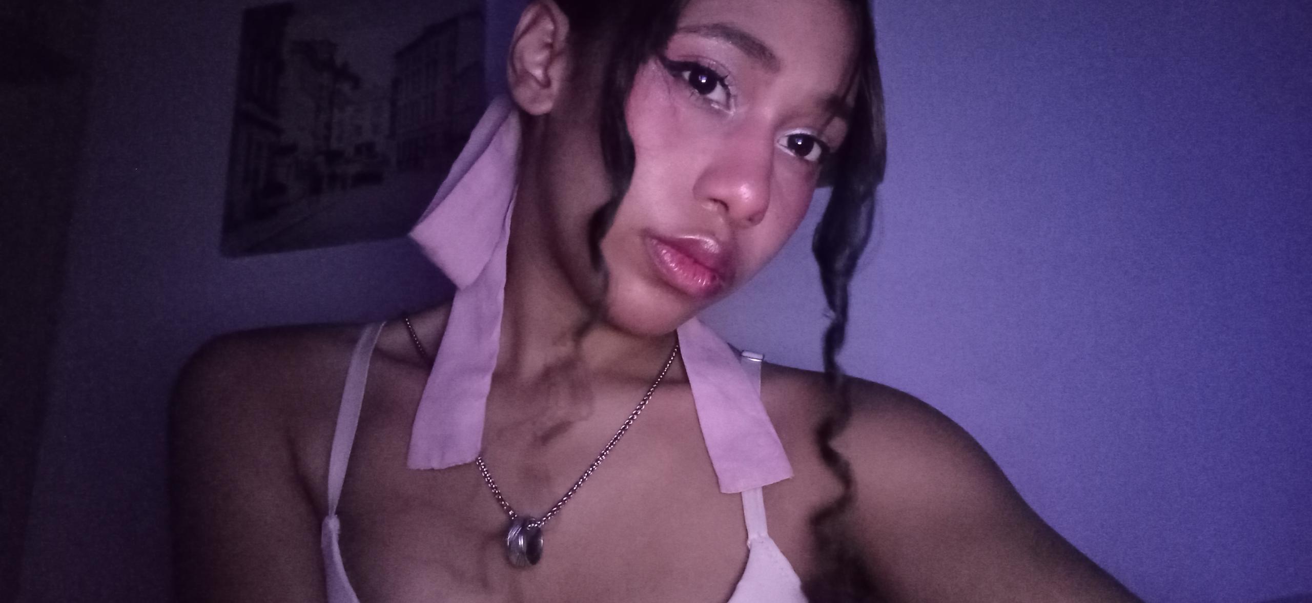 webcam model LovelyConnie from XloveCam webcam model LovelyConnie from XloveCam