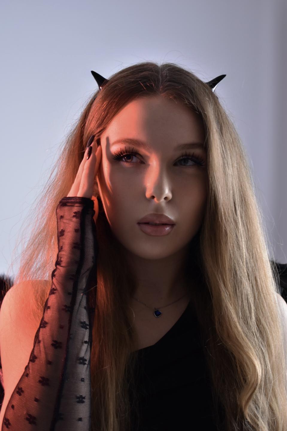 webcam model LilyBlake from XloveCam webcam model LilyBlake from XloveCam