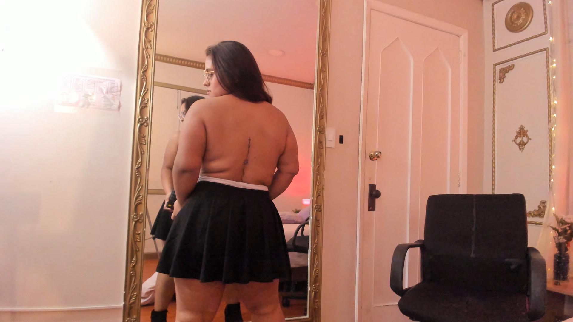 webcam model ValerieSynclair from XloveCam webcam model ValerieSynclair from XloveCam