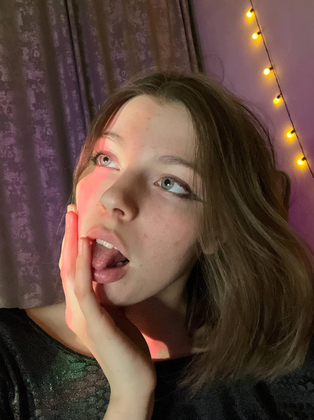 webcam model LoriKai from XloveCam webcam model LoriKai from XloveCam