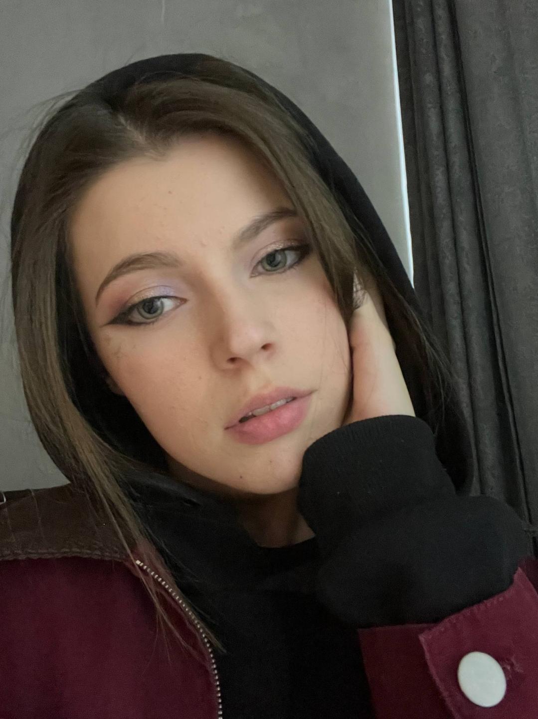webcam model LoriKai from XloveCam webcam model LoriKai from XloveCam