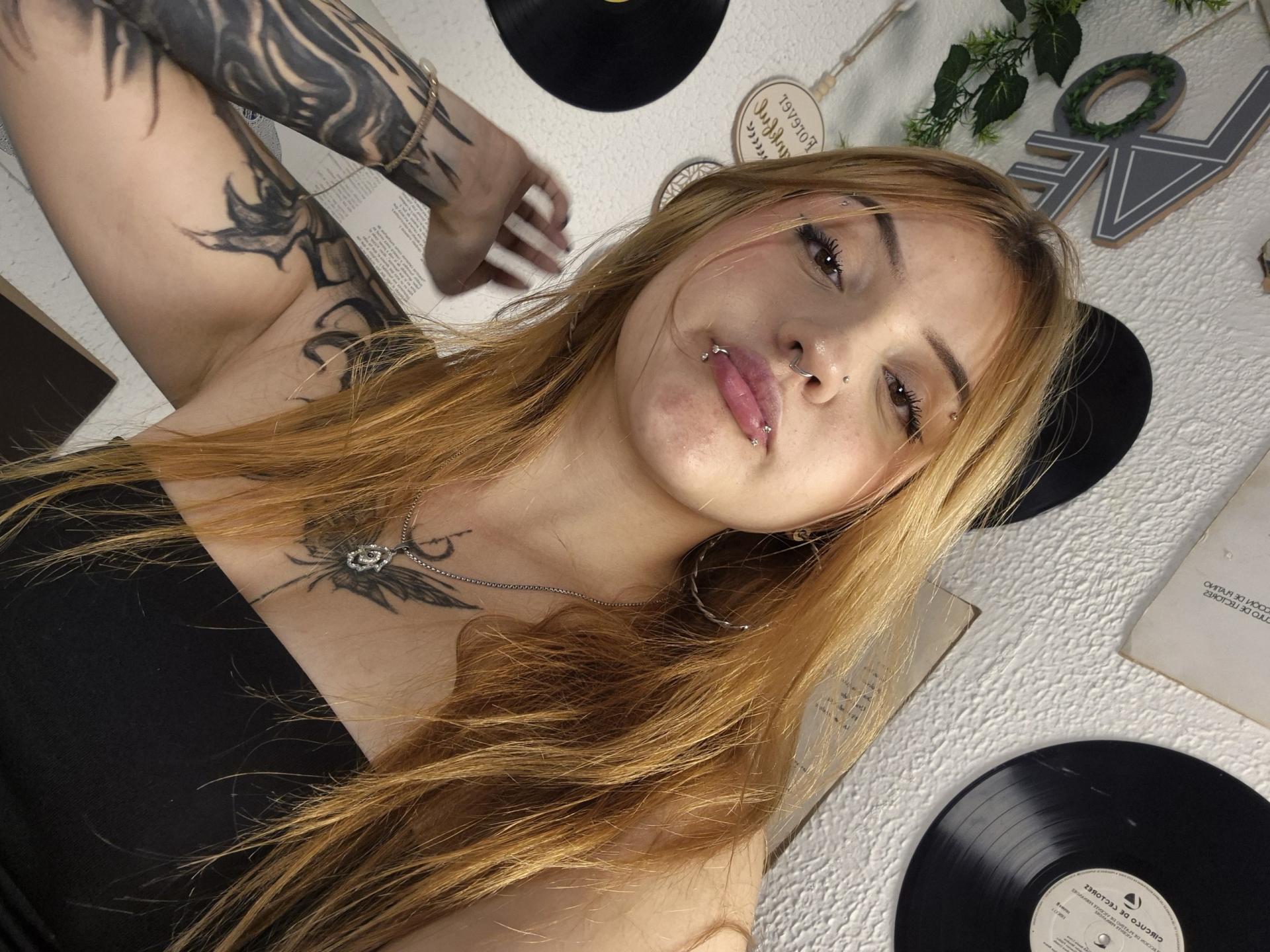webcam model MailynnSkye from XloveCam webcam model MailynnSkye from XloveCam