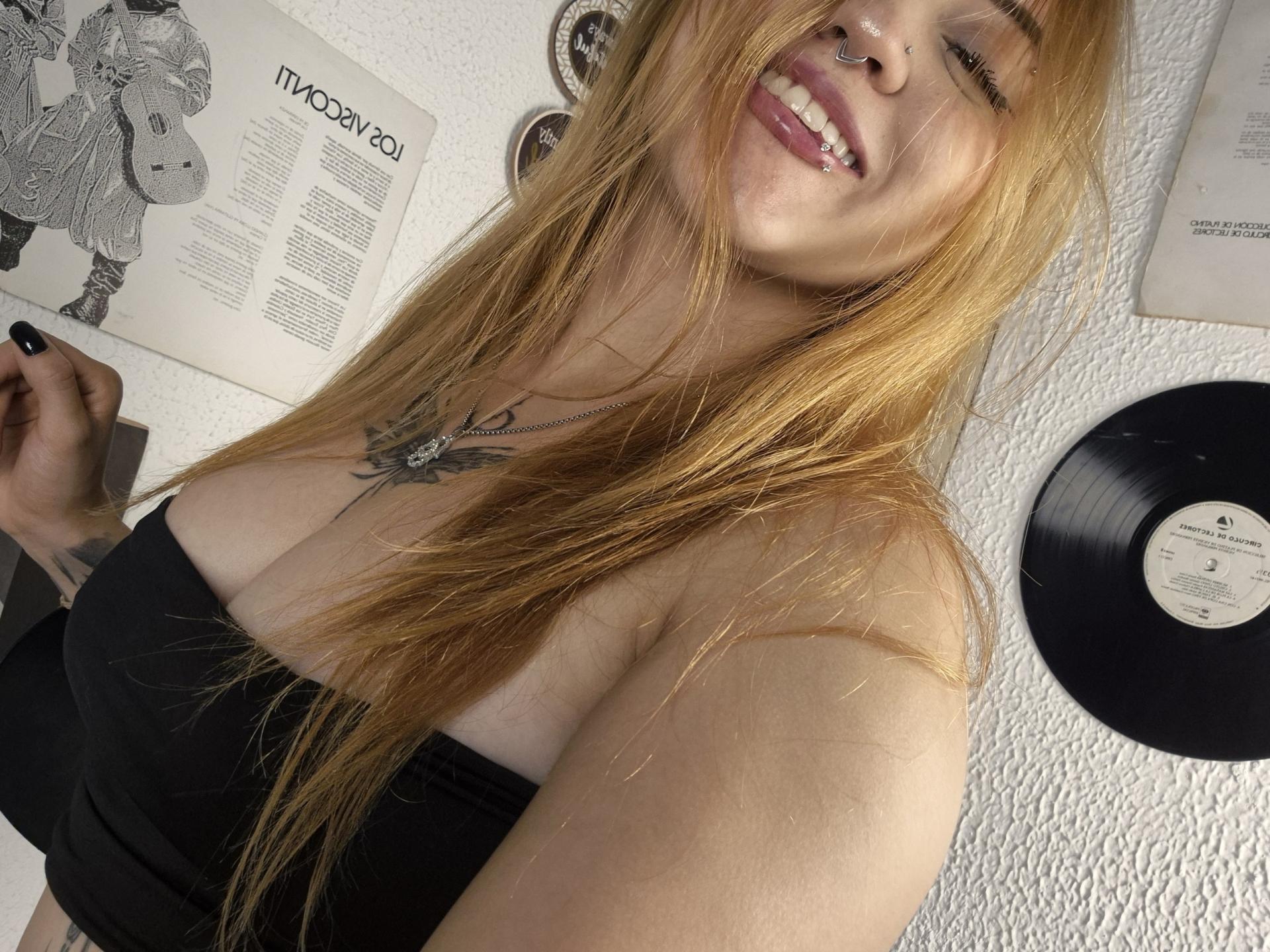 webcam model MailynnSkye from XloveCam webcam model MailynnSkye from XloveCam