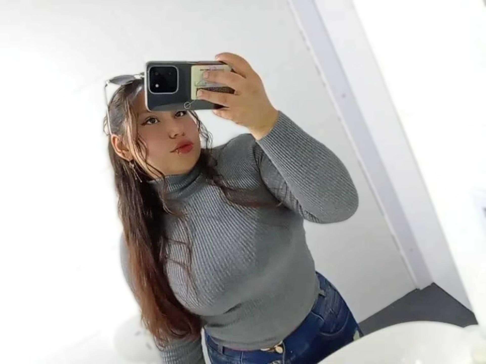 webcam model AnnyaMartinez from XloveCam webcam model AnnyaMartinez from XloveCam