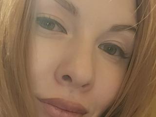 KatrinaSi Live Chat on XLoveCam