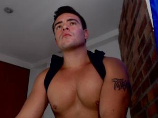 MatthewCole - Chat live sexe avec un Homo latin lover  