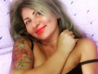 Webcam model ChaudeEvely from XLoveCam