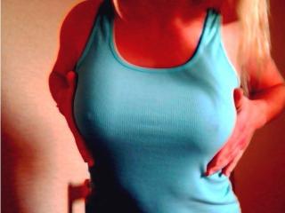 AlleksaShow live cam model at XLoveCam