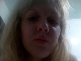 SpraySquirty - Live nude with a platinum hair MILF 