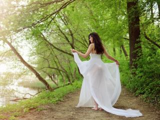 BabeZonda - Live sexy avec cette Magnifique beauté en chaleur avec des seins de taille moyenne  