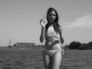 RamonaFlowers - Web cam sex avec cette Incroyable jeune créature de rêve sexy avec une chatte poilue sur le service Xlove 