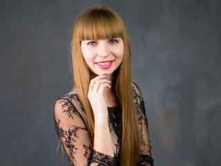 PaigePainal - Chat cam sexe avec une Incroyable model bien roulée avec des cheveux bruns sur le site XLove.com 