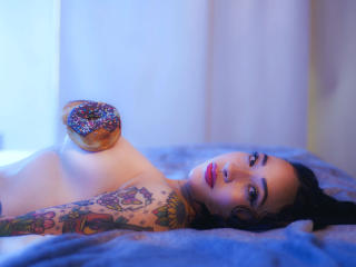 PamelaEvannson - Live cam hot with this shaved pussy Young and sexy lady 