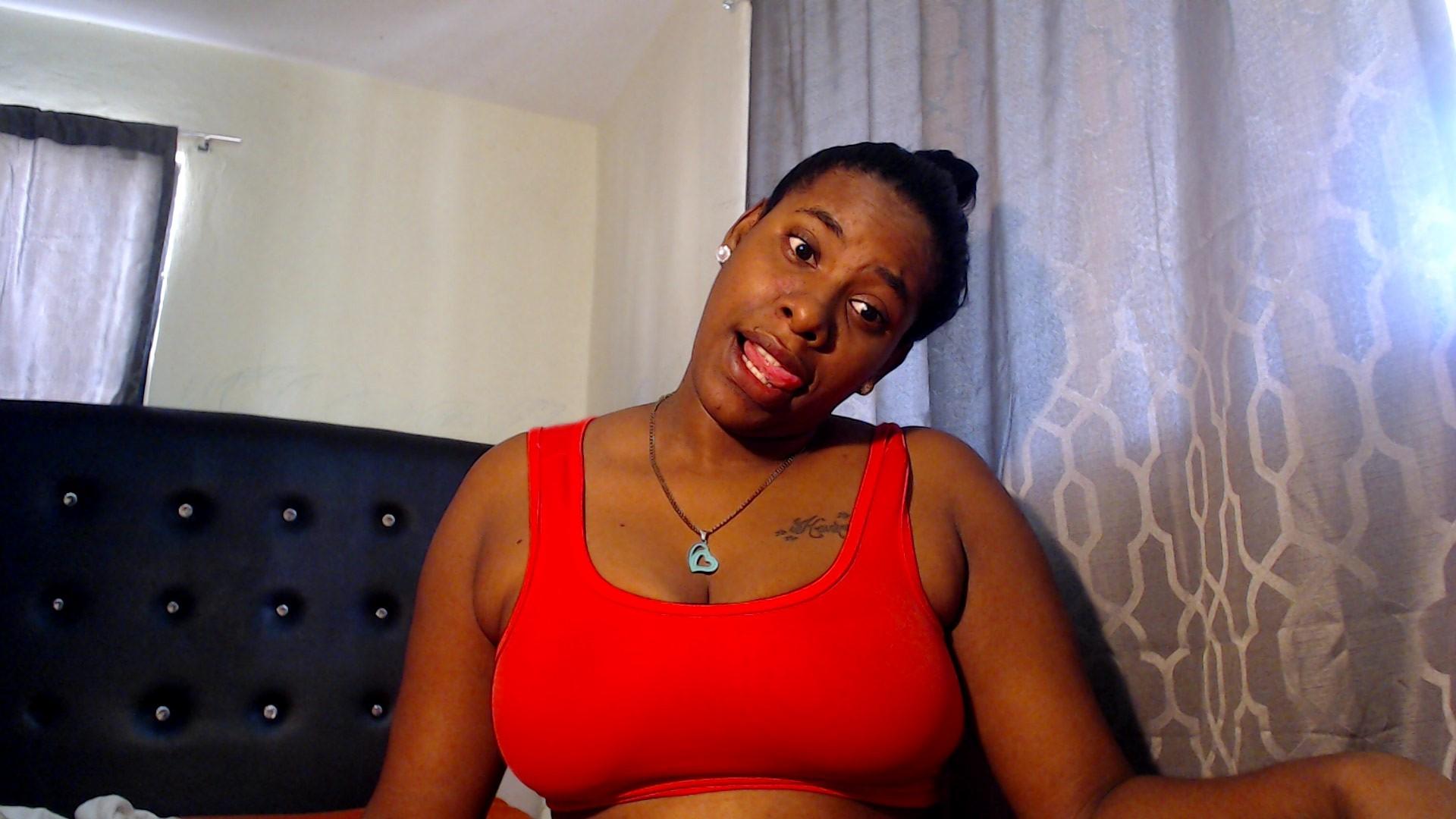 Caramel ebony webcam model
