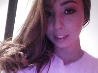 BiancaFoxx - Chat cam xXx with this XXx 18+ teen woman with regular tits 