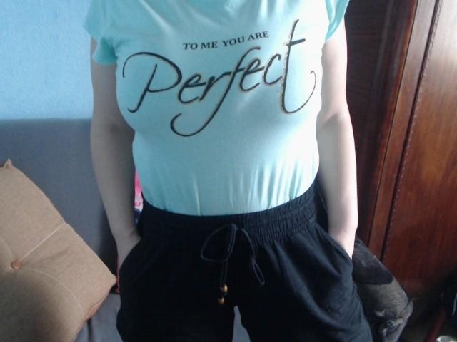 C'est gros sous son t-shirt