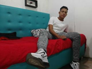 DereckFinn - Sexe cam en vivo - 8437376