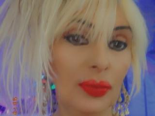 MelinaCoquine live cam model at XLoveCam