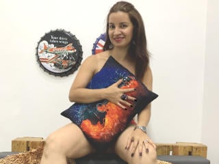 AliceMillerX live cam model at XLoveCam